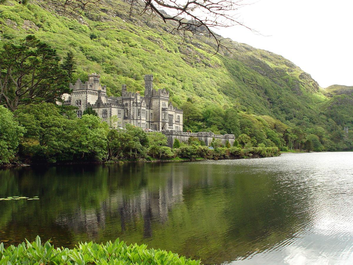Kylemore Pass Hotel Letterfrack Eksteriør billede