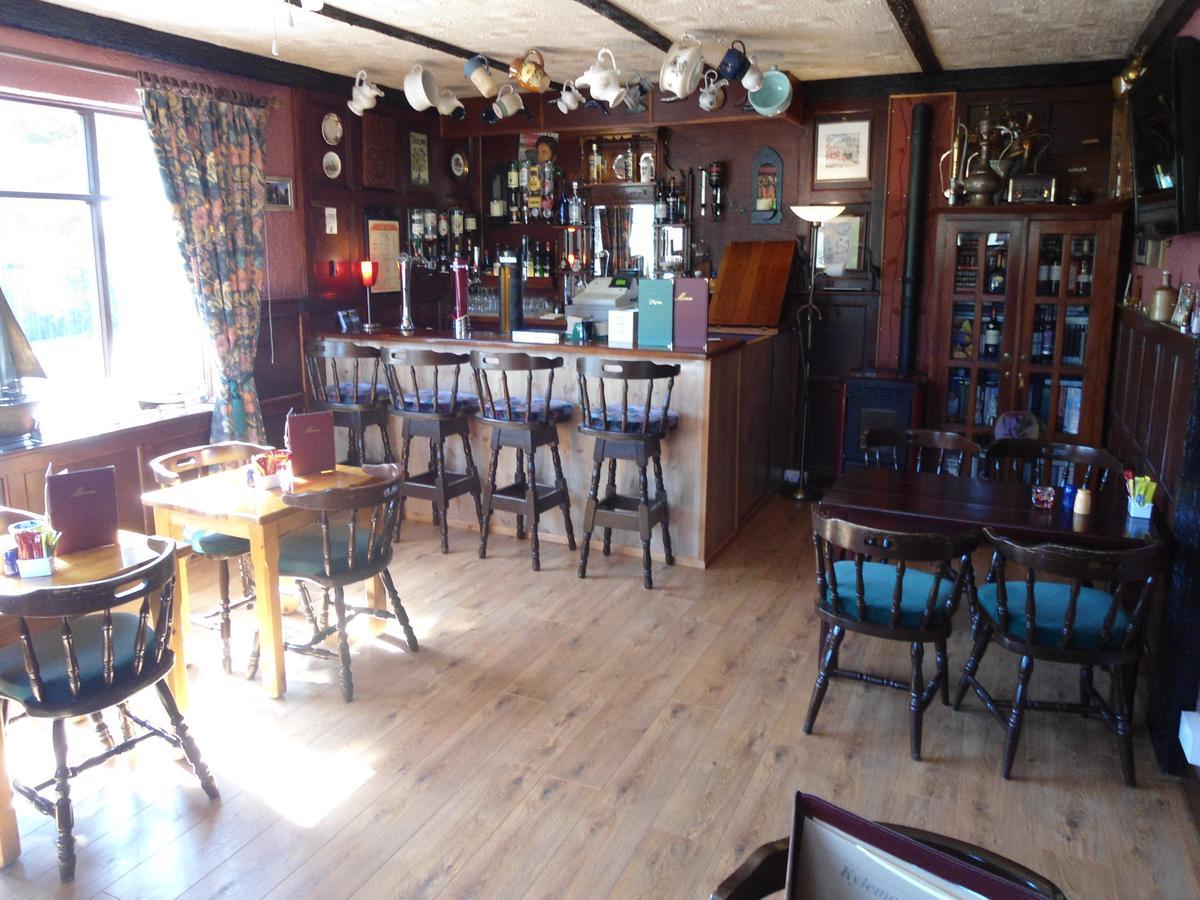 Kylemore Pass Hotel Letterfrack Eksteriør billede